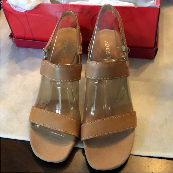 Aerosoles Howdy Skies tan leather comfy stacked heel back strap sandals + box - Picture 2 of 13